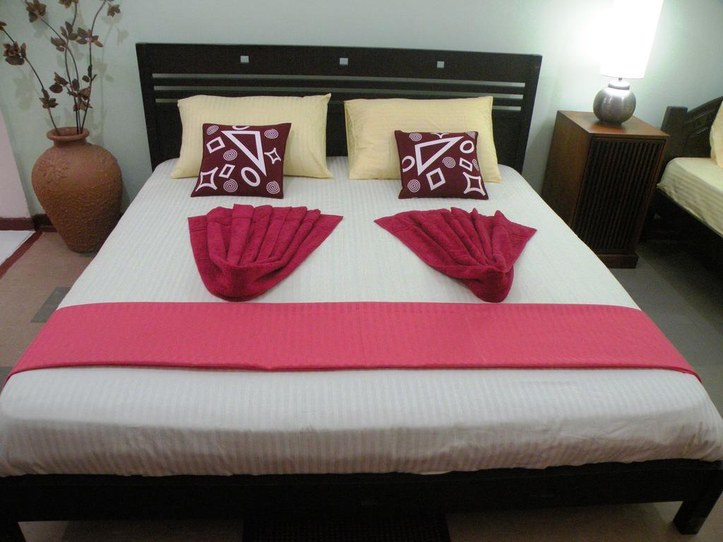 Henderson Airport Residence Negombo Szoba fotó