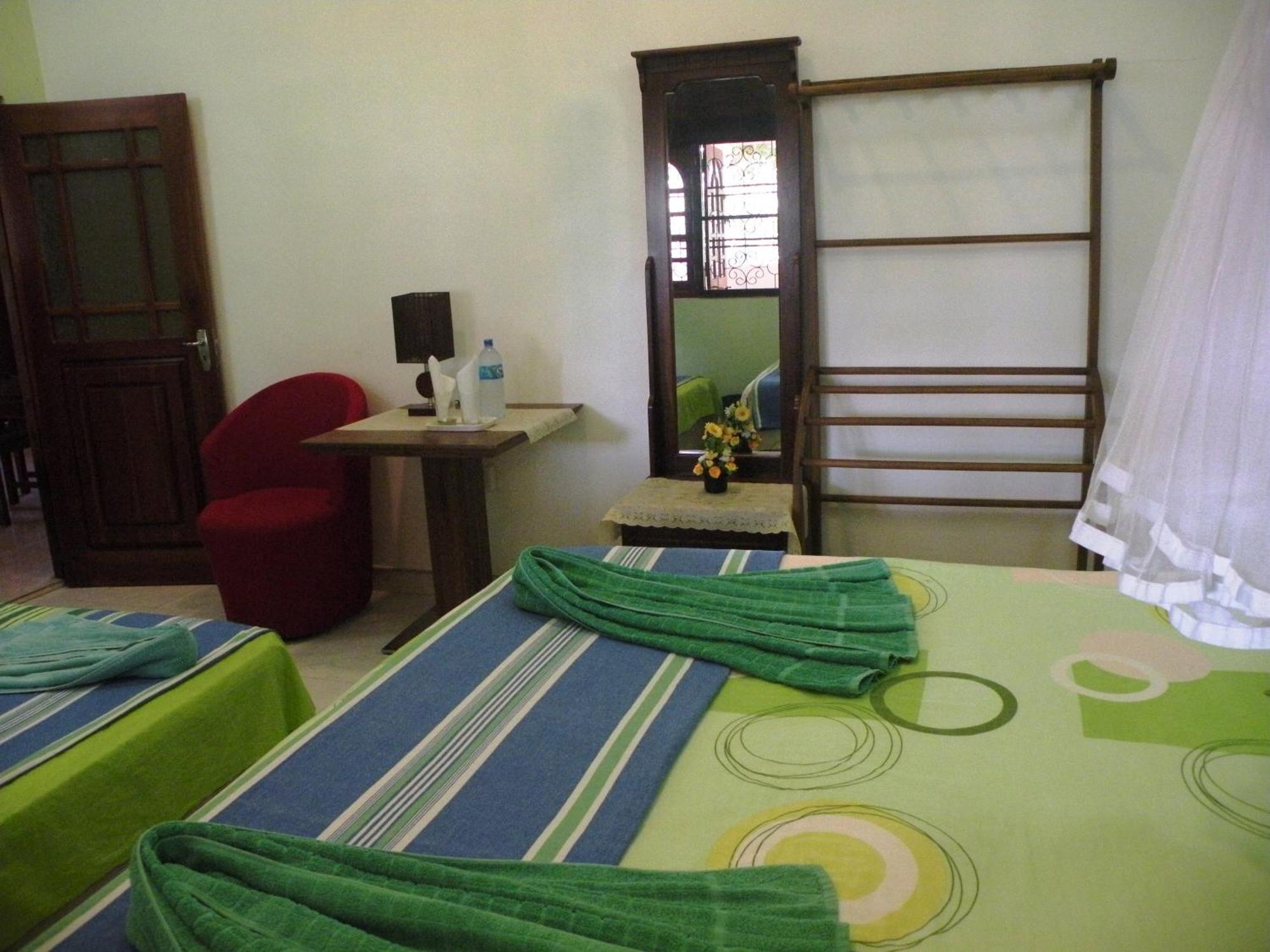 Henderson Airport Residence Negombo Szoba fotó
