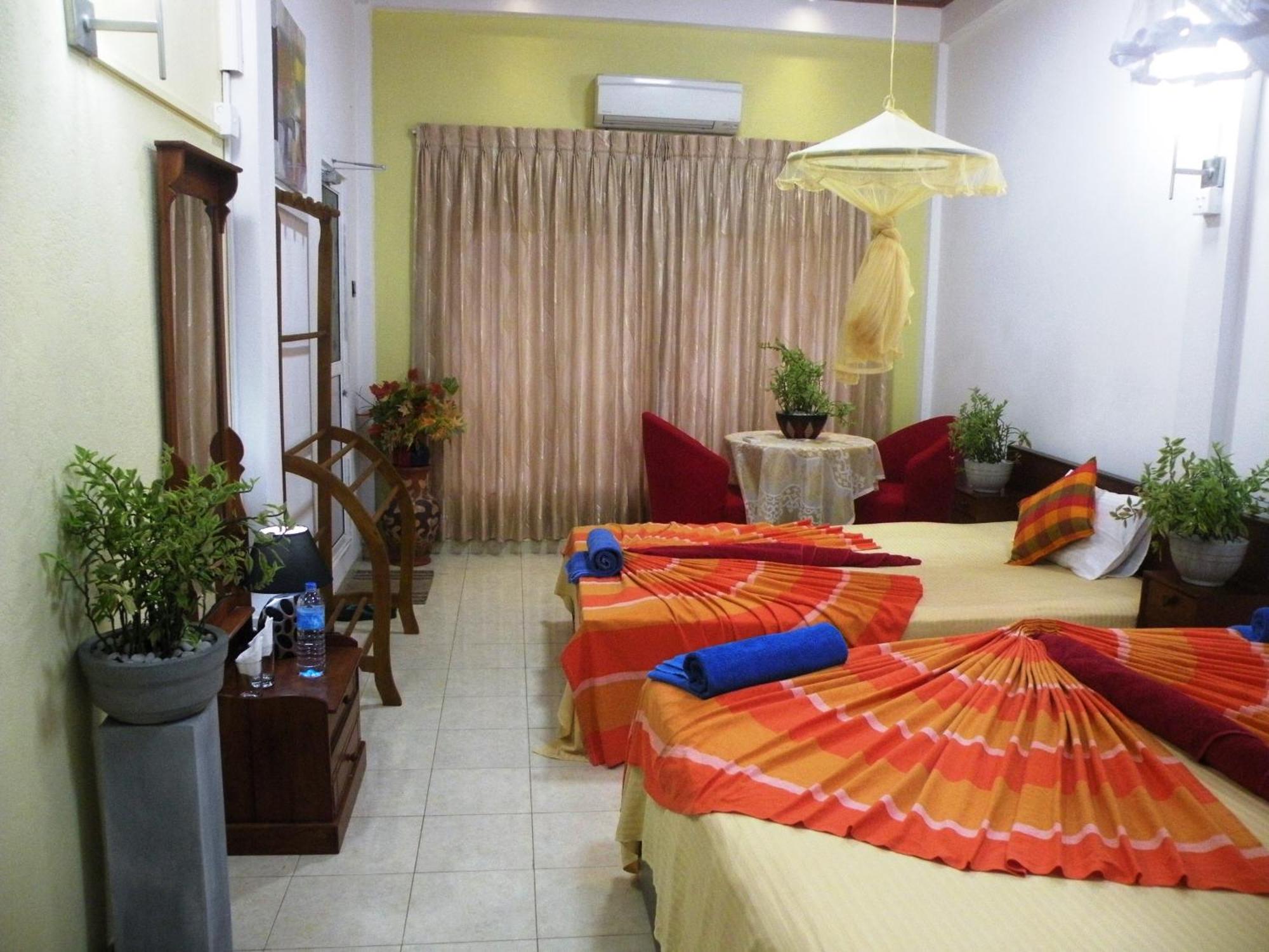 Henderson Airport Residence Negombo Szoba fotó