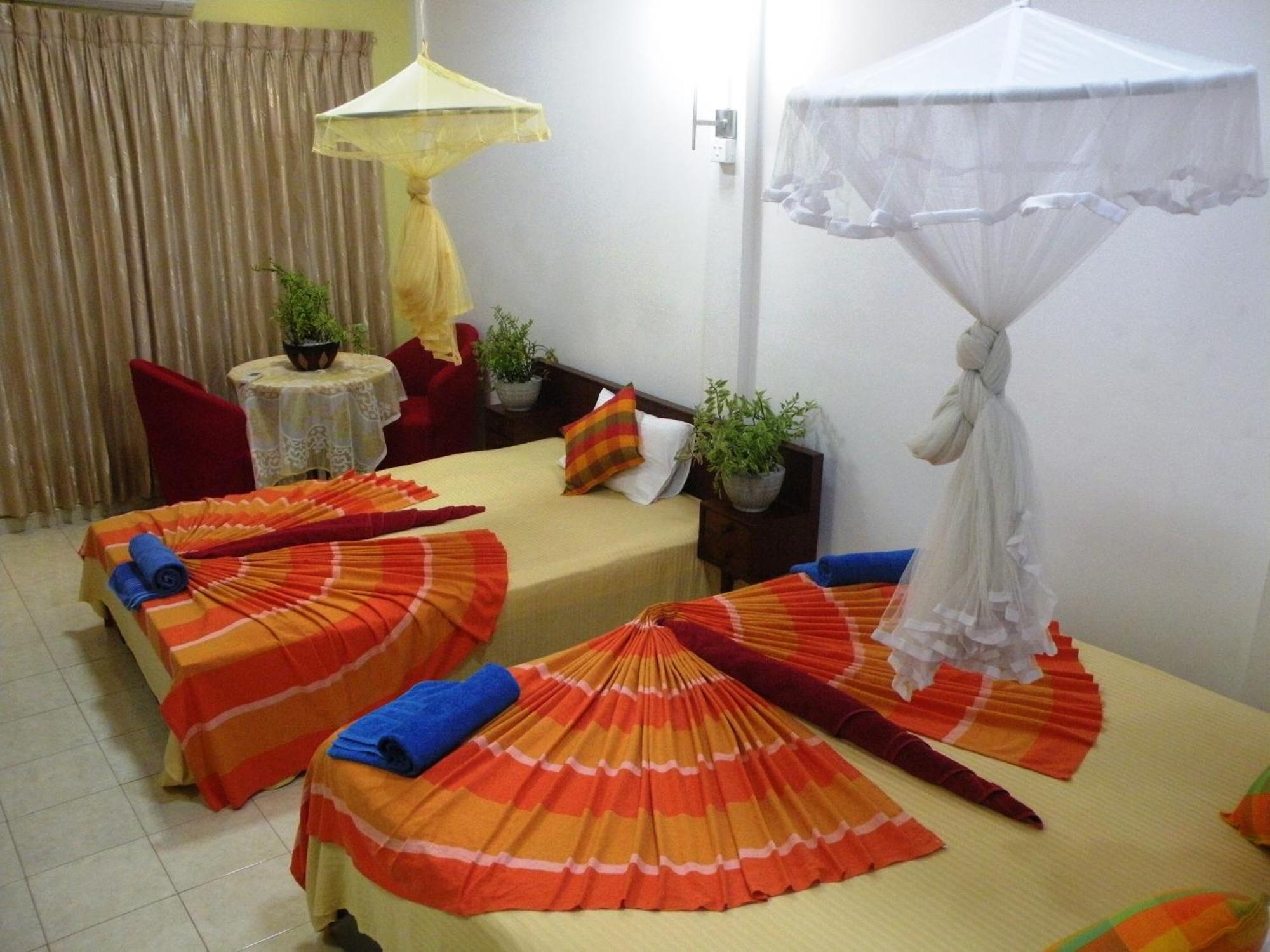 Henderson Airport Residence Negombo Szoba fotó